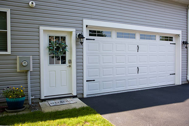 24/7 Emergency Garage Door Panel Replacement experts in Carlyle, IL
